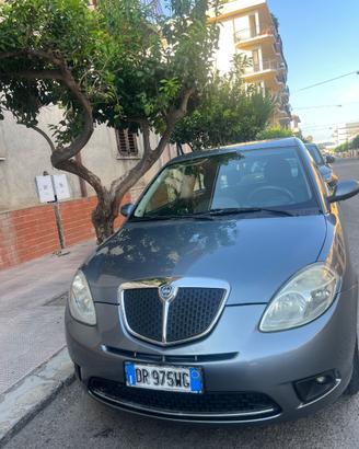 Lancia y