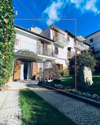 Casa indipendente di 181 m² con più di 5 locali e 