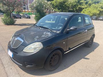 Lancia Ypsilon 1.3 MJT 90 CV Oro Giallo