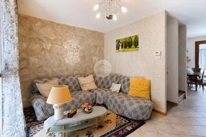 VILLA A SCHIERA A PIANCOGNO