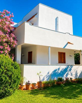 Mondello-villa indipendente con giardino e box