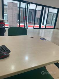 Perfetta Postazione scrivania in ufficio