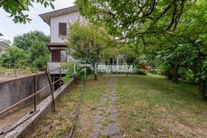 VILLA A SCHIERA DI TESTA