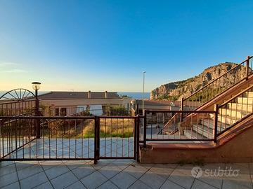 Ampio appartamento con corte esterna privata AC110