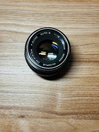 Zuiko 50mm 1.8 con paraluce in gomma