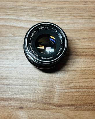 Zuiko 50mm 1.8 con paraluce in gomma