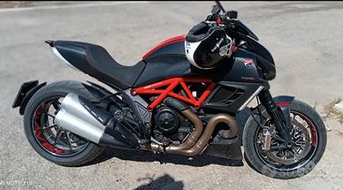 Ducati Diavel carbon Red 
