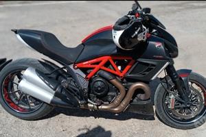 Ducati Diavel carbon Red 