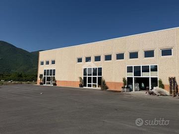 NEGOZIO A SESTO CAMPANO