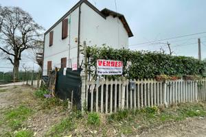 Casa indipendente con giardino