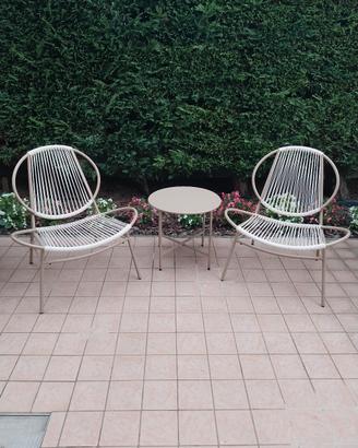 nuovissimo sedie e tavolino da giardino 