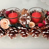 PORTACANDELA LINEARE CENTROTAVOLA CON PIGNE E DECO