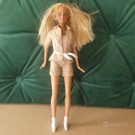 Varie Barbie  e oggetti