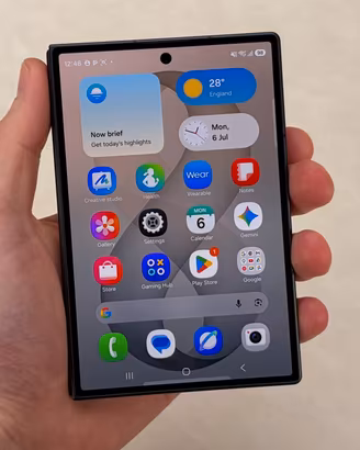 è Samsung fold 8 
