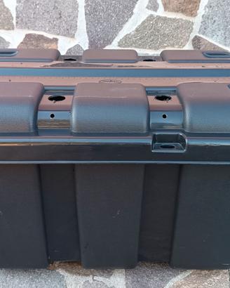 container con ruoe robusto