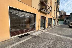 NEGOZIO A LUMEZZANE