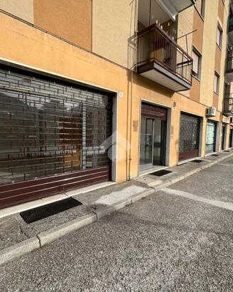 NEGOZIO A LUMEZZANE