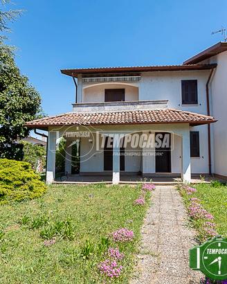 VILLA A SCHIERA DI TESTA CON GIARDINO E BOX DOPPIO