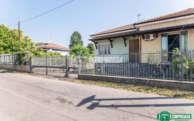 PORZIONE DI VILLA BIFAMILIARE CON BOX