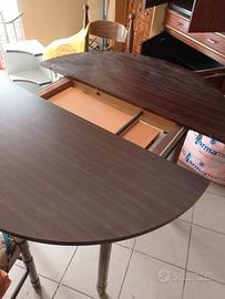tavolo apribile in legno
