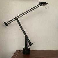 Lampada da scrivania Tizio designer R. Sapper