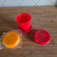 Coppia tazze  pieghevoli in plastica rossa e giall