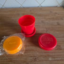 Coppia tazze  pieghevoli in plastica rossa e giall