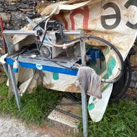 Taglia piastrelle all’acqua