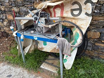 Taglia piastrelle all’acqua