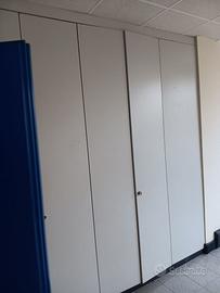 Armadi da ufficio in legno con ripiani