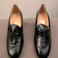 Scarpa Taverna nera chiusa vera pelle