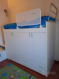 Letto a soppalco con armadio 
