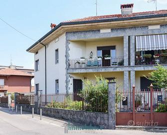 Villa di 285 m² con più di 5 locali a Giussano