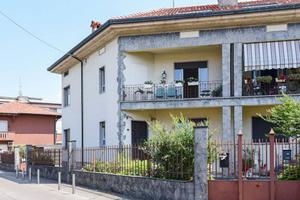 Villa di 285 m² con più di 5 locali a Giussano