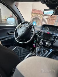 Lancia Ypsilon elefantino