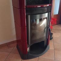stufa pellet ecotherm Termorossi in maiolica Rossa
