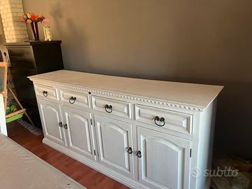 Madia/credenza