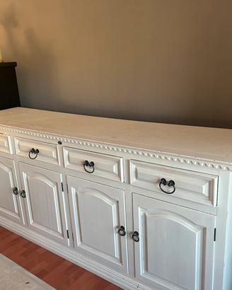 Madia/credenza