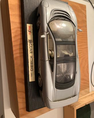 Modellino jaguar xj 220 1992