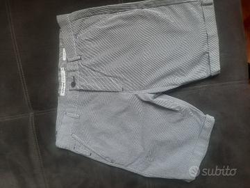 pantaloni corti 