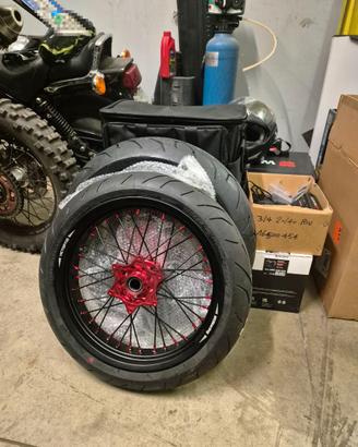 Cerchi motard con gomme
