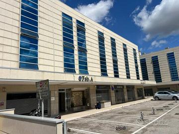 ufficio con posto auto