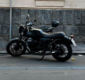 Moto Guzzi V7 Stone