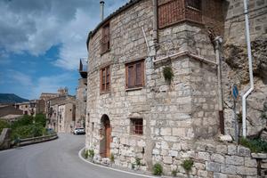 Casa indipendente su tre livelli P/10