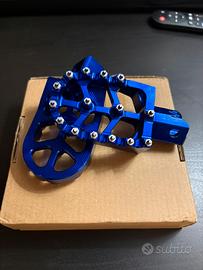 Pedane universali CNC blu