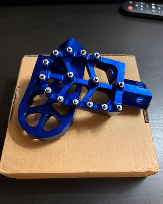 Pedane universali CNC blu