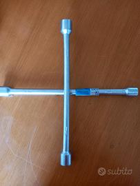 Chiave a croce per ruote