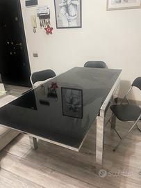 Tavolo quasrato vetro