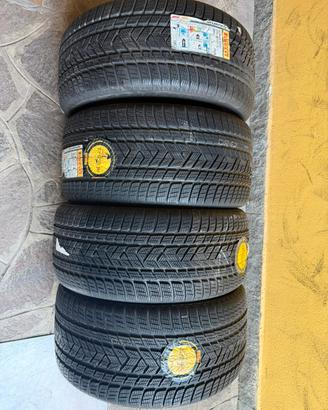 4 Pirelli 275 40 21 e 305 35 21