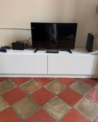 Mobile bianco con sportelli